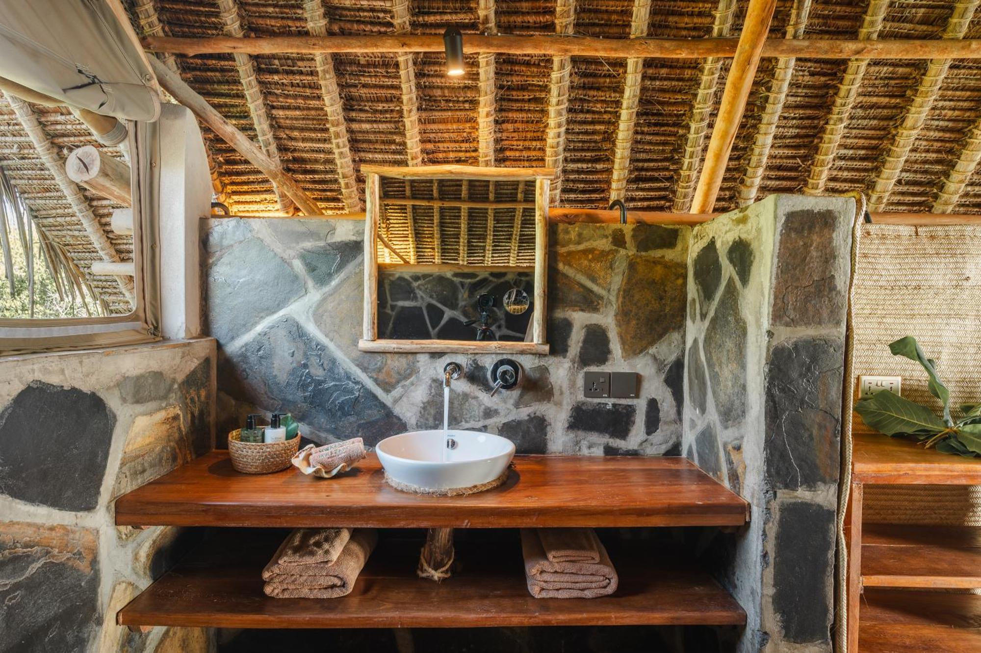 Mwazaro Beach Lodge Shimoni Екстериор снимка