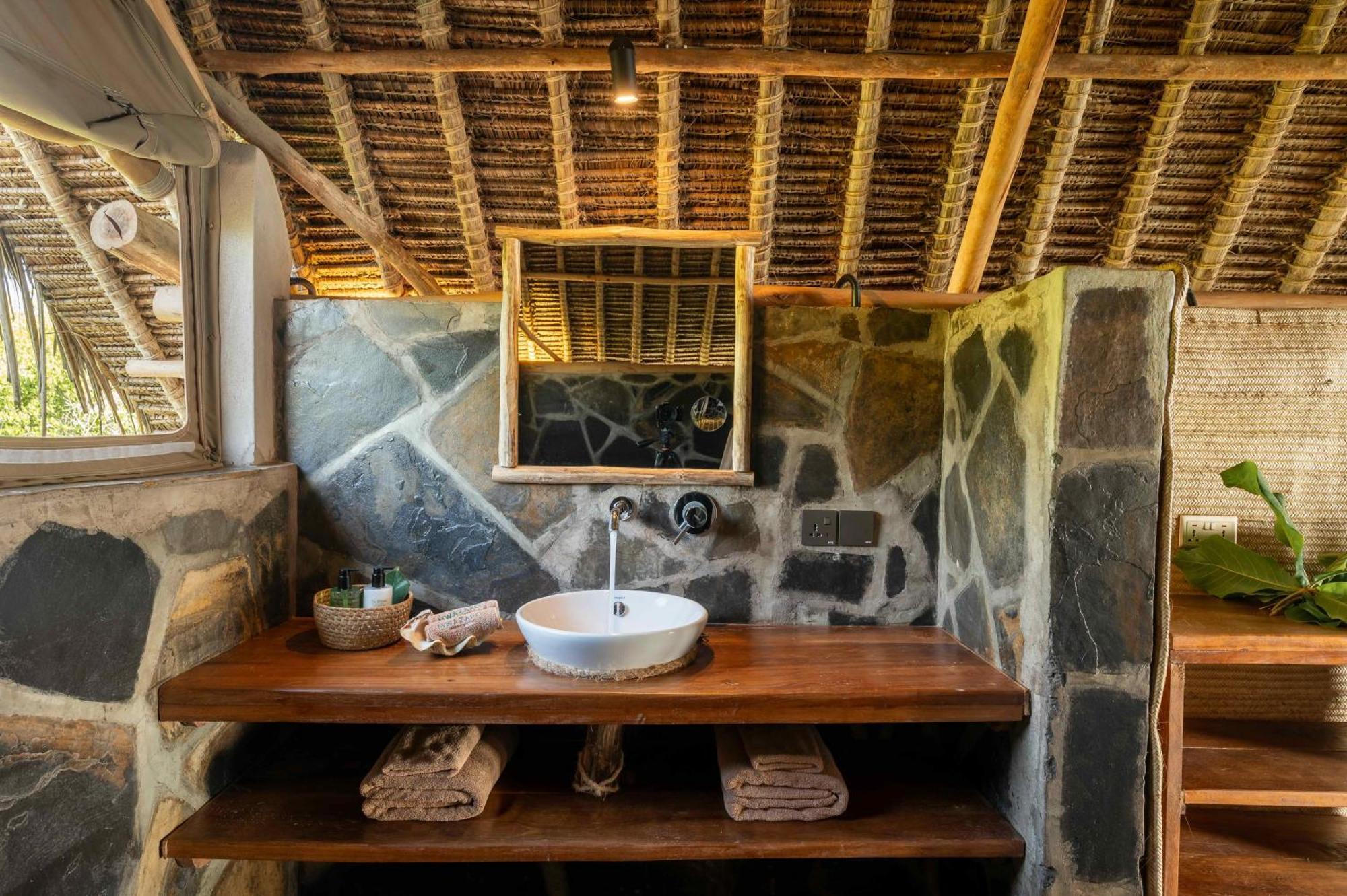 Mwazaro Beach Lodge Shimoni Екстериор снимка