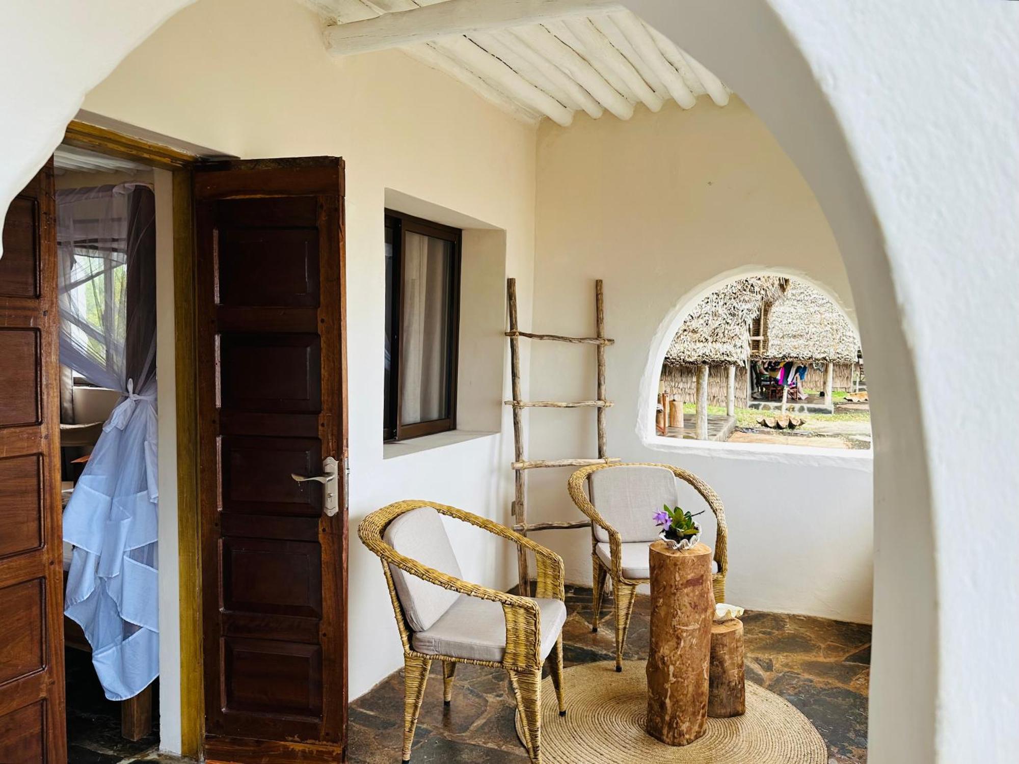Mwazaro Beach Lodge Shimoni Стая снимка
