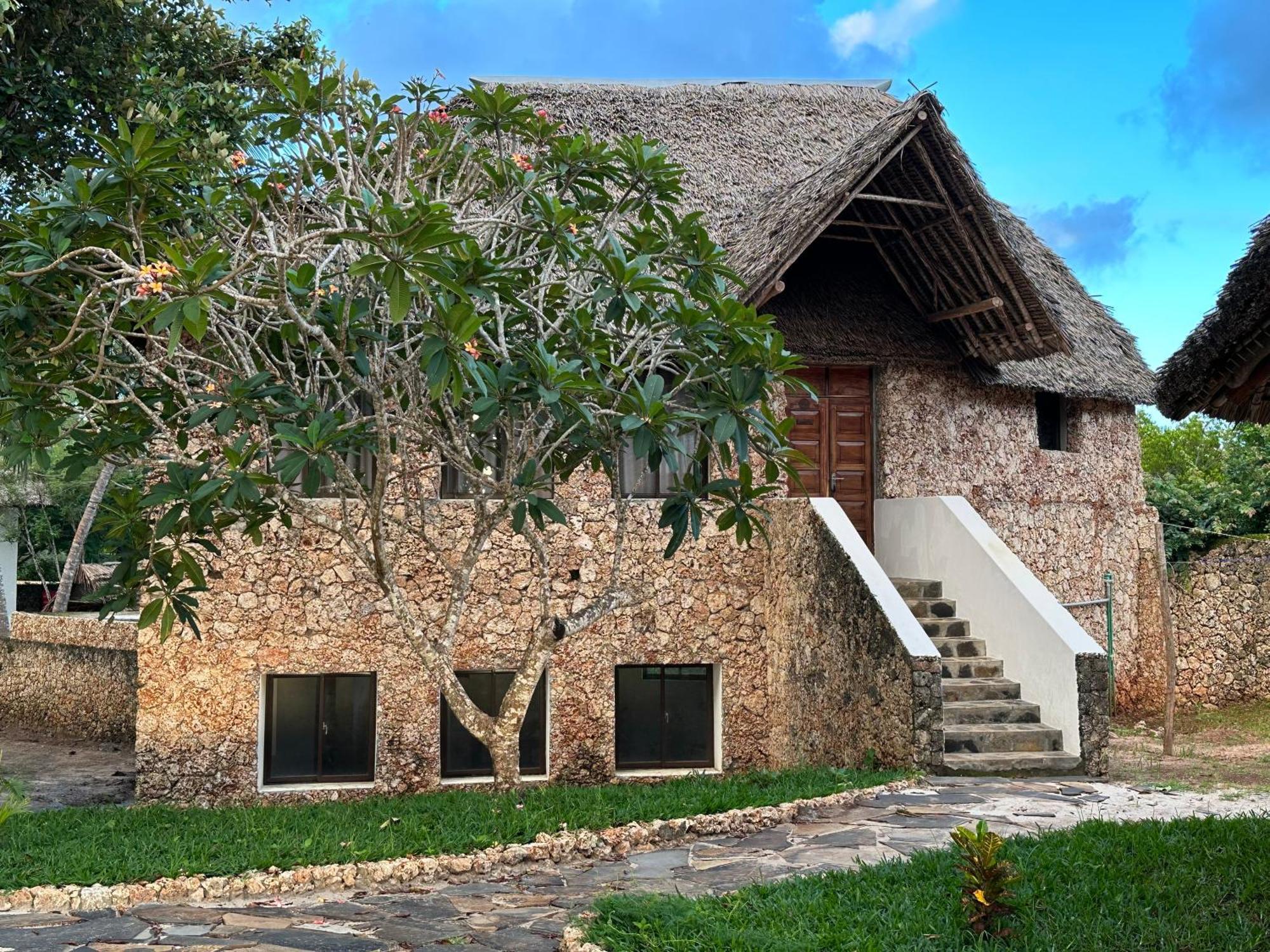 Mwazaro Beach Lodge Shimoni Стая снимка