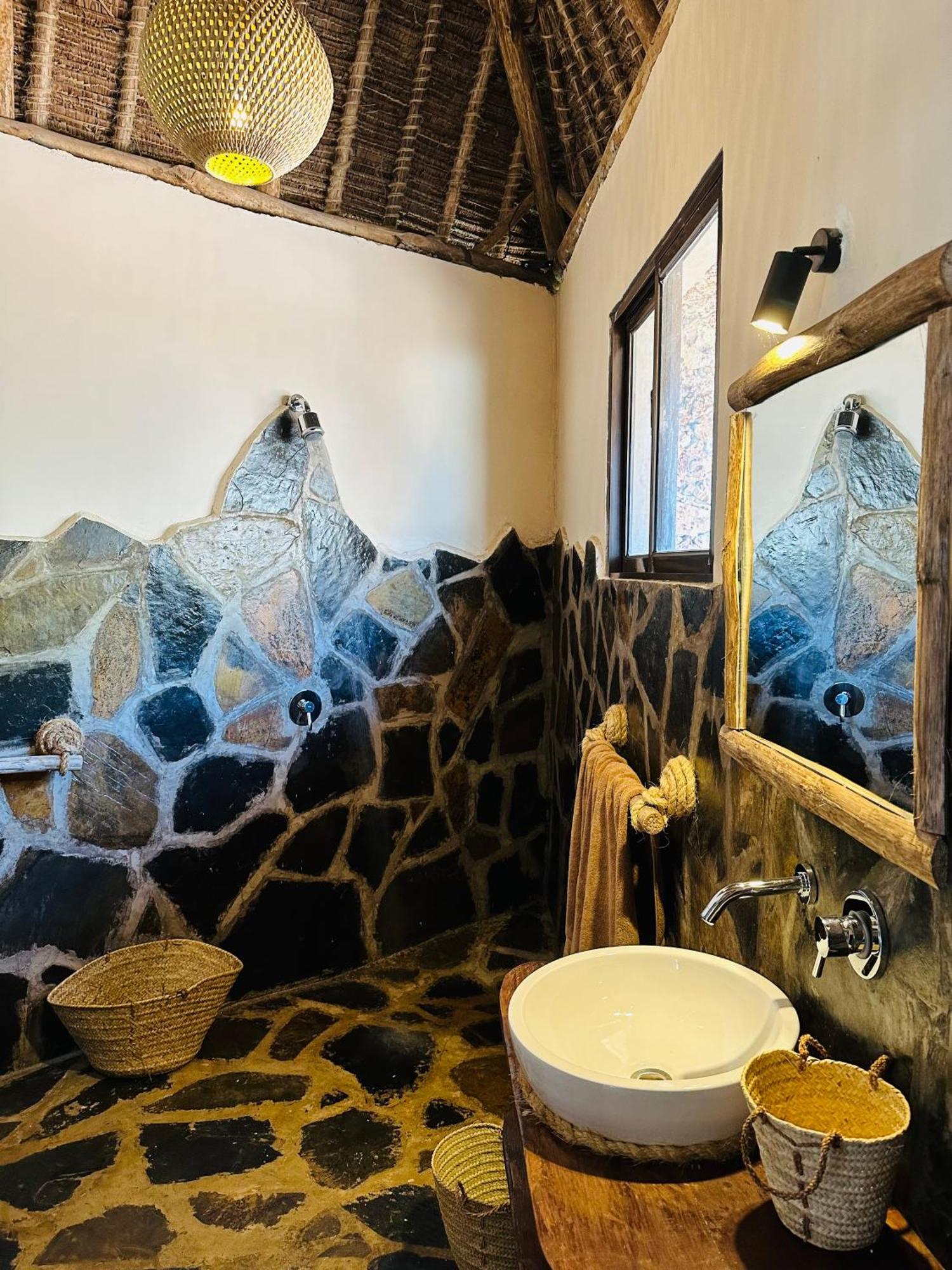 Mwazaro Beach Lodge Shimoni Стая снимка