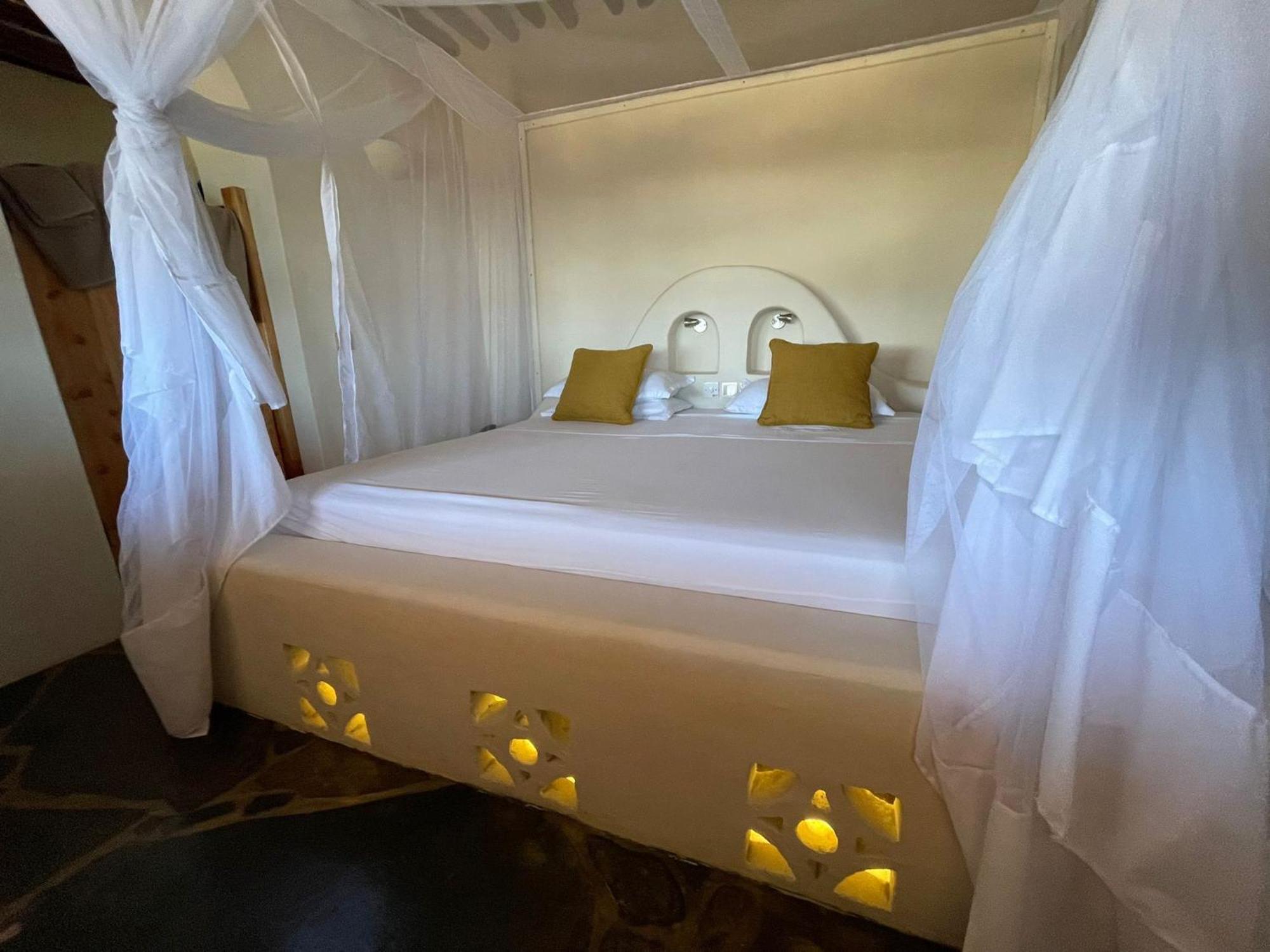 Mwazaro Beach Lodge Shimoni Стая снимка